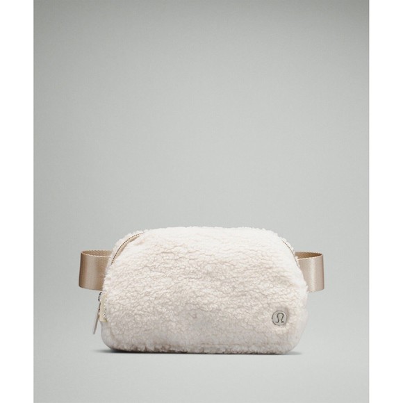 lululemon athletica Handbags - Lululemon Everywhere Belt Bag Fleece Light Ivory Trench White Sherpa Fanny Pack